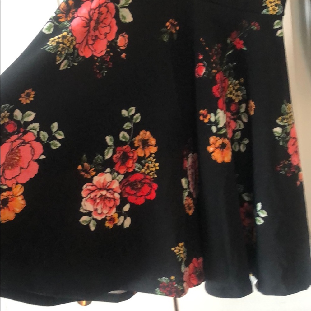 💐 Flower Fit & Flare Dress - Picture 4 of 8
